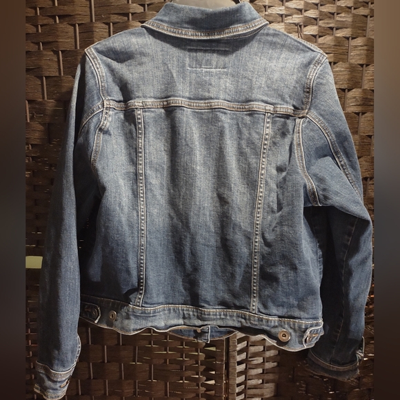Torrid Feel The Fit Light/Medium Wash Denim Jacket Size 0 12/14 Lg - Picture 2 of 4